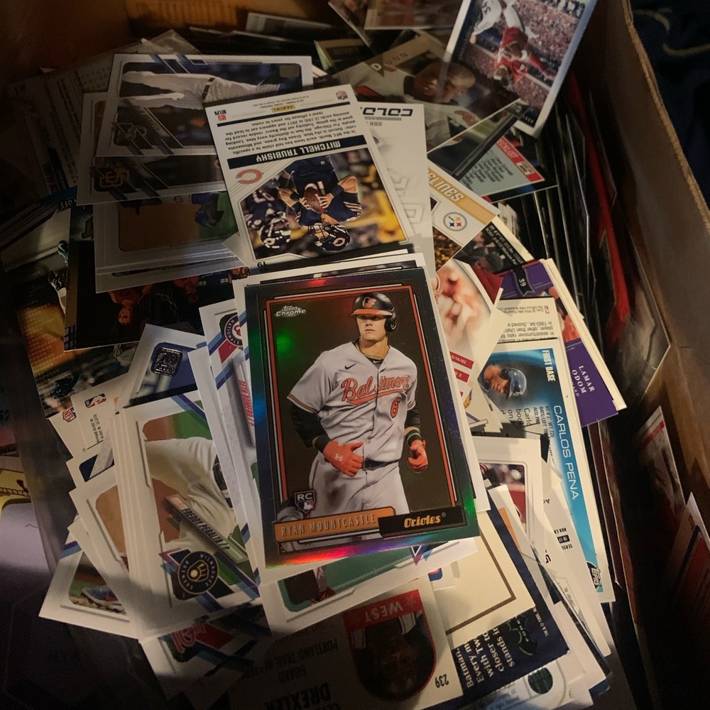 COPY - 200 MLB baseball trading cards